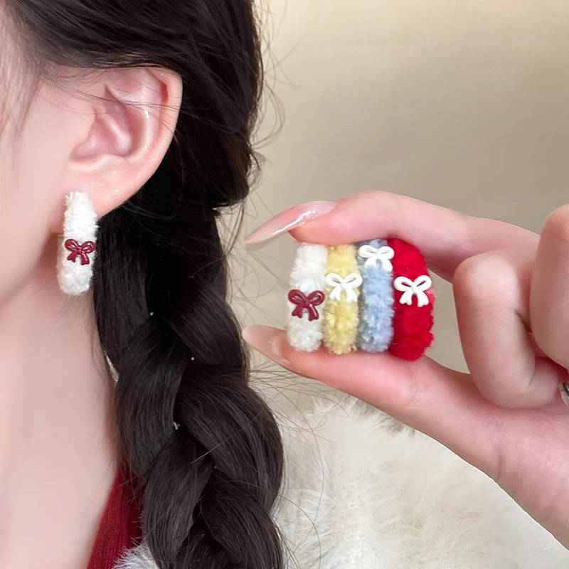Gentle plush bow ear rings for women with round faces to show off. Autumn and winter earrings with a high-end feel and unique charm. Earrings for women Specification drawing