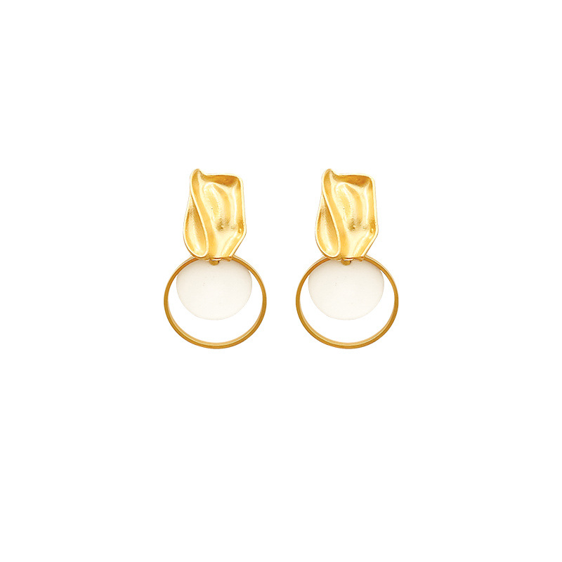 Niche design sense, versatile circle earrings for women, Japanese and Korean light luxury, simple and individual stud earrings, fashionable and versatile earrings, trendy Item Picture
