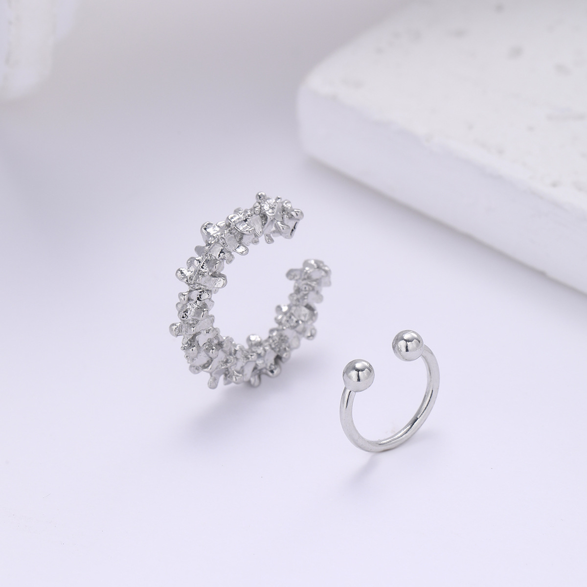 A new cross-border fashion Instagram niche ear bone clip from Europe and America without ear holes, a small and sparkling Instagram ear clip set of 2 pieces Application Scenario