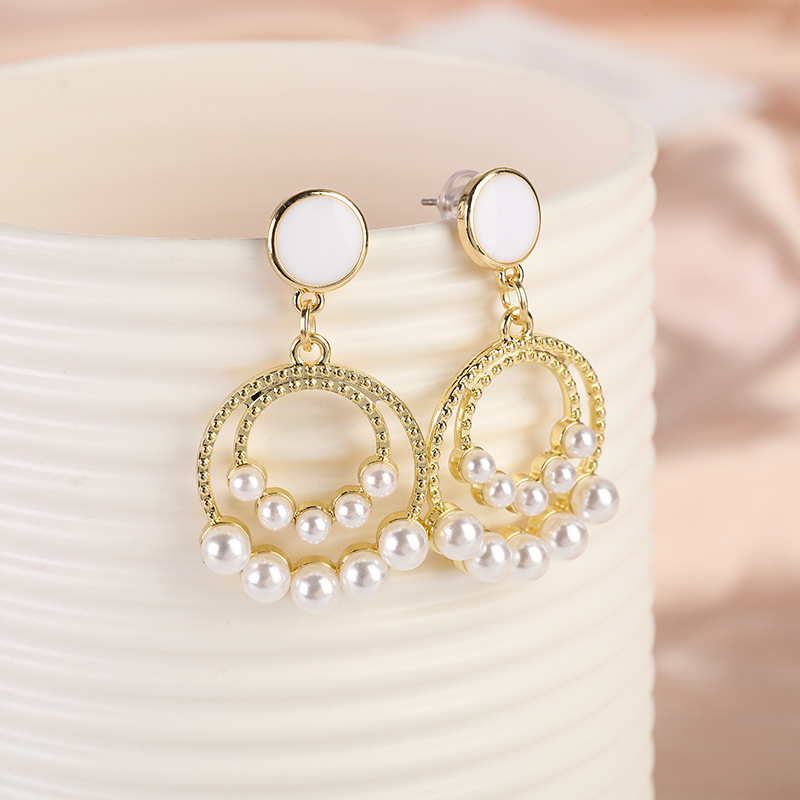S925 Silver Needle Sexy Pearl Earrings, sweet and feminine with hollowed-out stud earrings, Korean Internet celebrity versatile circular earrings Specification drawing