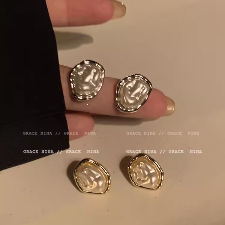 Hong Kong-style retro Baroque pearl stud earrings, women's niche design, irregular earrings, unique and high-end, trendy earrings details Picture