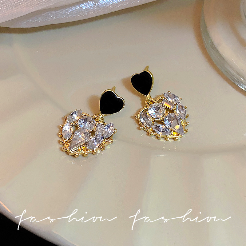 925 Silver Needle Exquisite heart-shaped Earrings, light luxury earrings, elegant earrings, high-end stud earrings, fashionable and exquisite slimming earrings Specification drawing