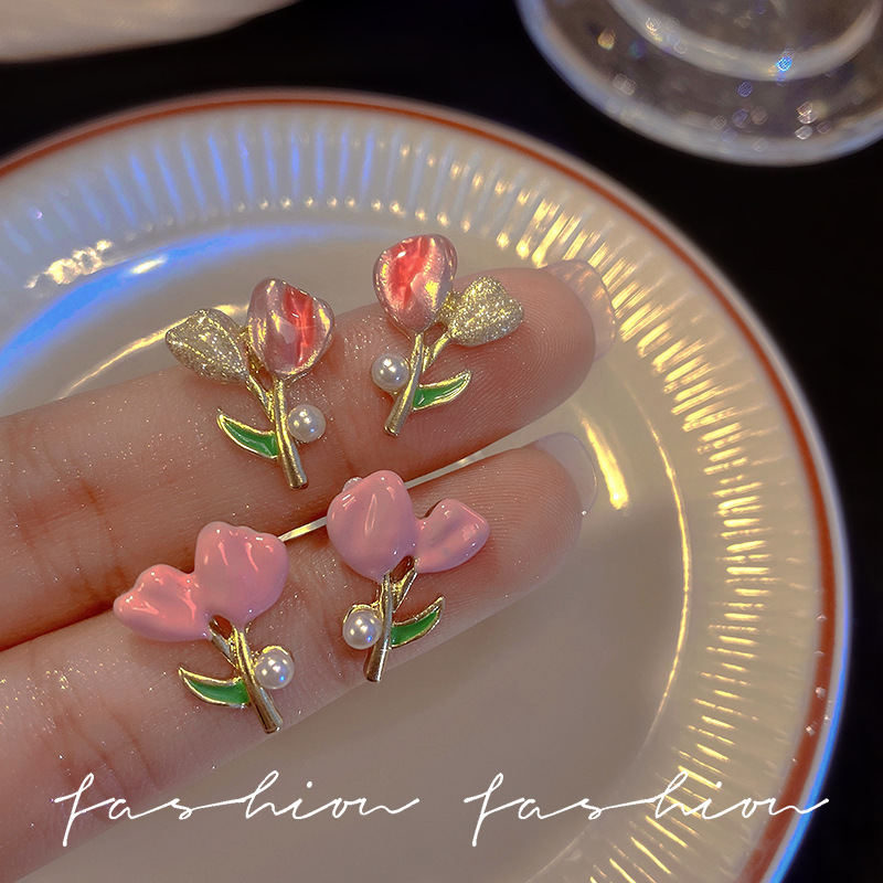 Tulip flower pearl stud earrings, ins style, fashionable and versatile, elegant small earrings, silver needle wholesale exquisite earrings full figure