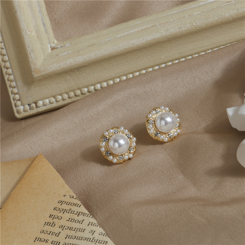 Dongdaemun, South Korea, French round pearl stud earrings, Korean-style women 925 silver needle elegant diamond-encrusted stud earrings full figure
