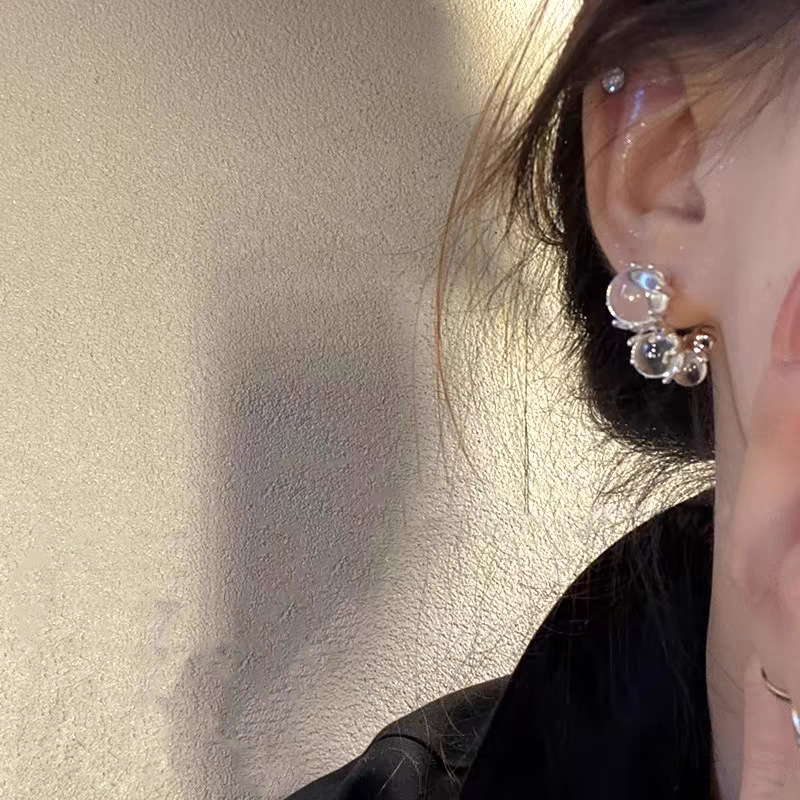 Unique ice-transparent crystal beaded earrings with a high-end feel, C-shaped ear rings, 925 silver needles, elegant and light luxury stud earrings Application Scenario