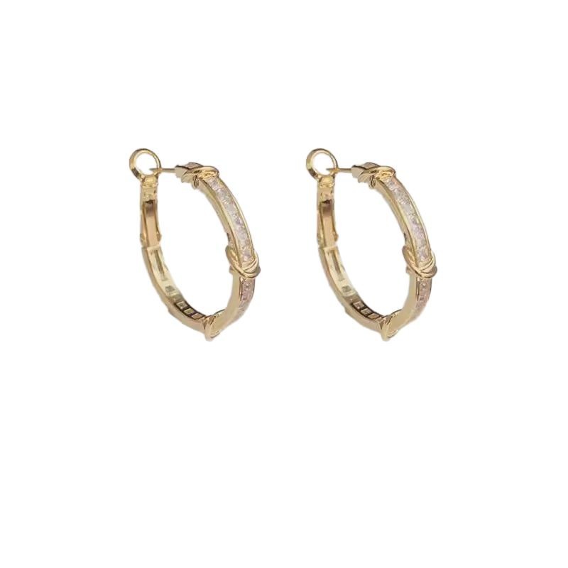 Zirconium enamel drop glaze stud earrings are a niche design for women, featuring exquisite simplicity and a high-end feel. They are light luxury, fashionable and versatile earrings Item Picture