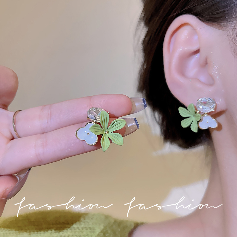 Exquisite forest-themed zircon flower stud earrings for women, unique and niche, summer high-end, cold earrings, fresh and elegant earrings Specification drawing