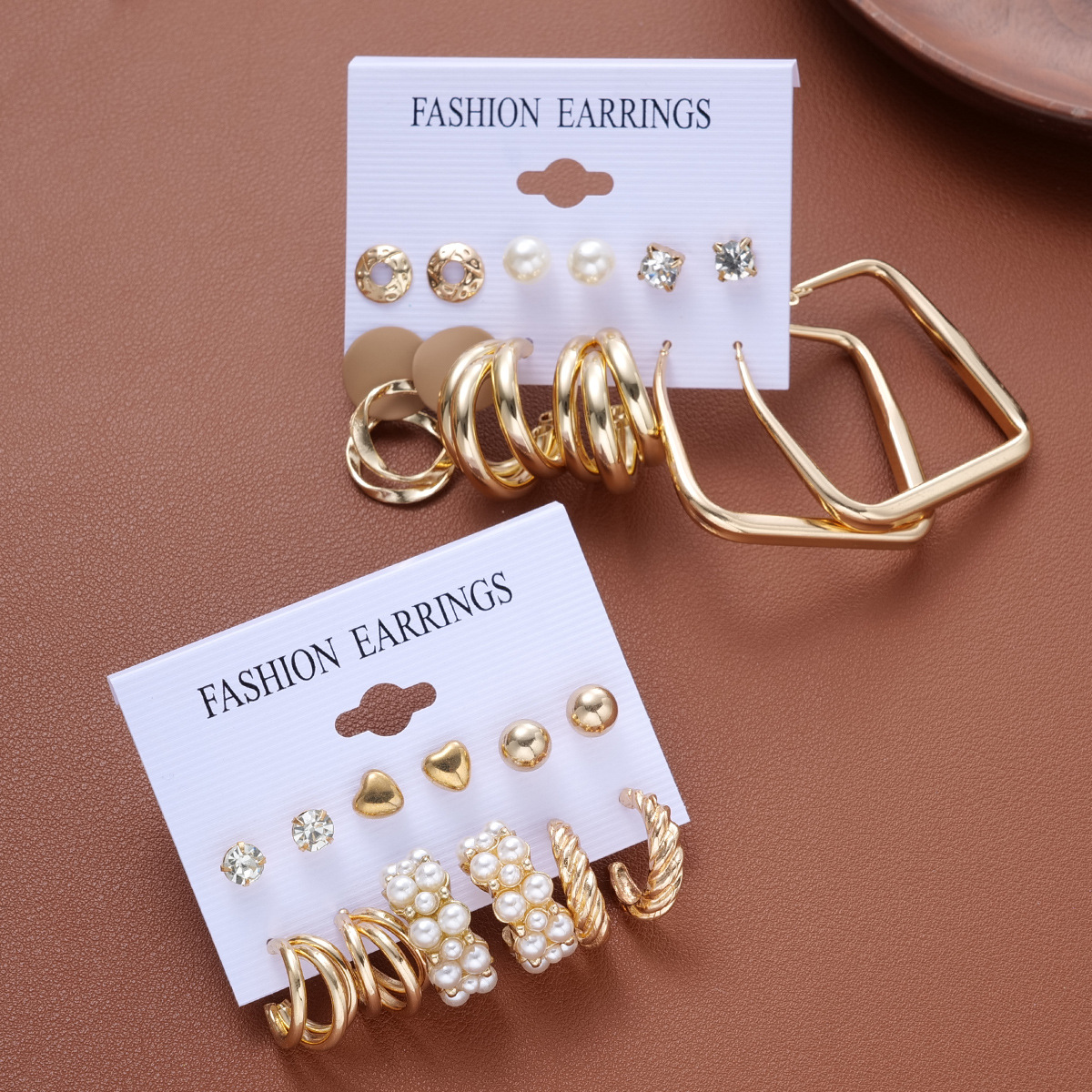 A new 12-piece set of square three-tube imitation pearl earrings from Europe and America, featuring creative and retro geometric-shaped ear loops Specification drawing