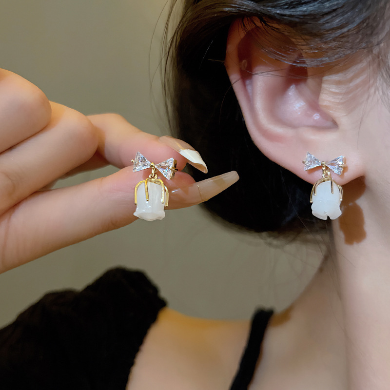 High-end bow zircon flower earrings, feminine, light luxury and simple stud earrings, ins style internet-famous earrings wholesale Application Scenario
