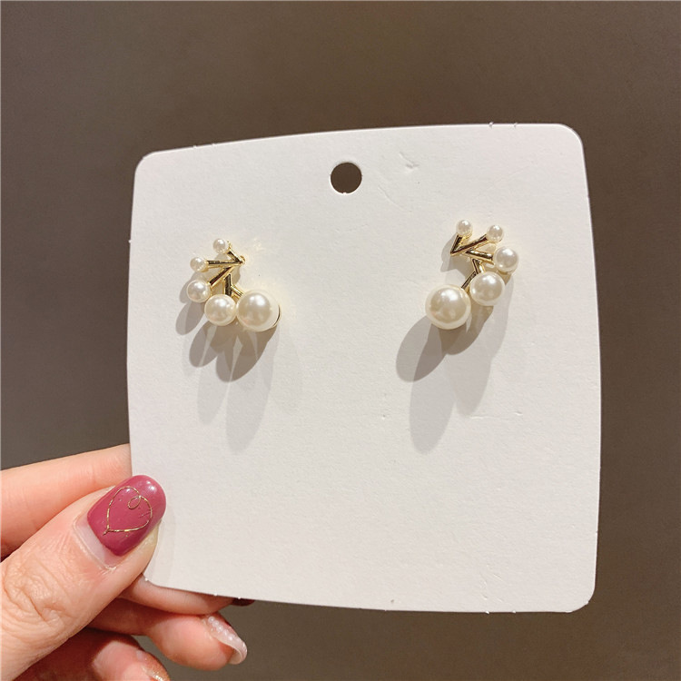 New Korean-style pearl stud earrings from Dongdaemun, South Korea, with a unique and simple touch for women details Picture