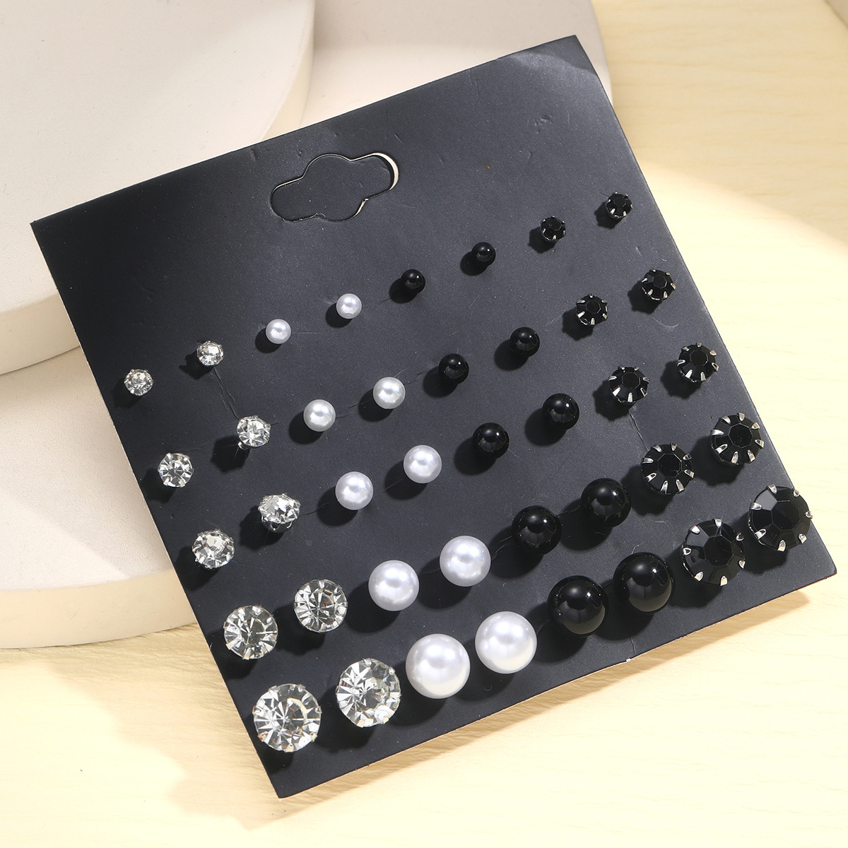 A new cross-border fashion and simple black and white diamond stud set, a retro imitation pearl stud set of 20 pieces Specification drawing