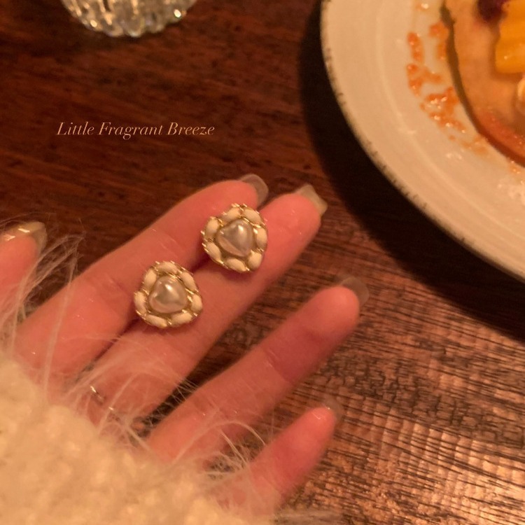 French Champs-style heart-shaped stud earrings for women, new 2025 bestseller unique earrings, high-end pearl earrings for women wholesale full figure