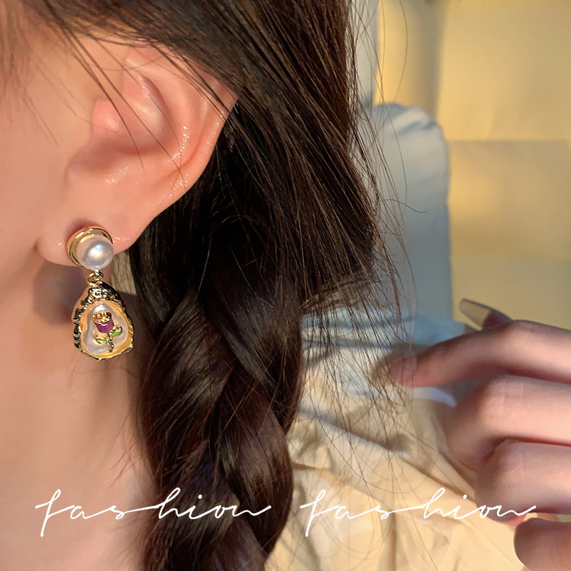 Monet's Garden Irregular Baroque pearl earrings, purple oil painting style stud earrings, women's niche retro gold earrings Application Scenario