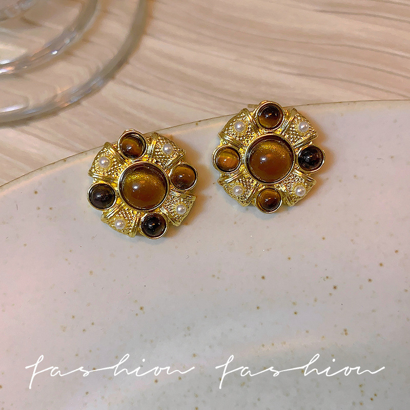 Maillard retro tiger's eye pearl stud earrings, a light luxury and high-end French earring, a rare and elegant heavy metal accessory for women Specification drawing