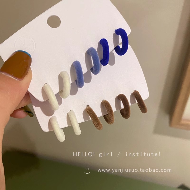 Retro plush C-shaped plain ring stud earrings for girls, simple and elegant, versatile earrings, small and popular earrings for autumn and winter details Picture