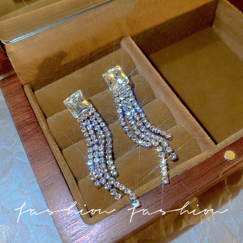 S925 Silver Needle rhinestone Tassel Earrings, a new and niche design in 2023, are high-end and luxurious earrings for women Specification drawing