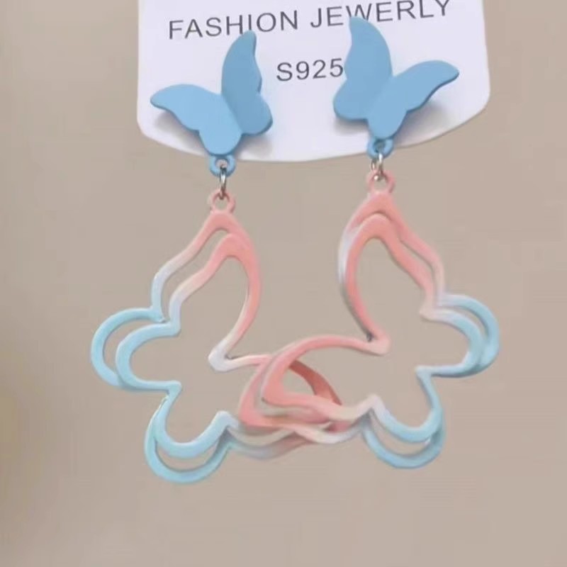 Fun hollowed-out butterfly stud earrings, sweet dopamine for women, spring and summer fashionable and elegant niche earrings, new light luxury earrings Application Scenario