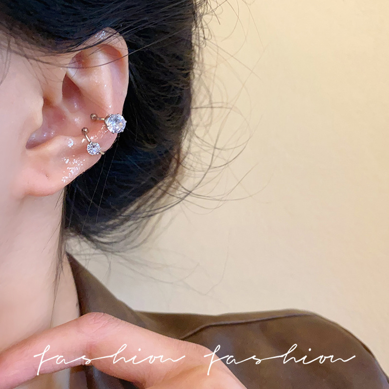 High-end, light luxury, exquisite crystal ear bone clip for women without ear piercings, a new bestseller in 2025, trendy and stylish earrings details Picture