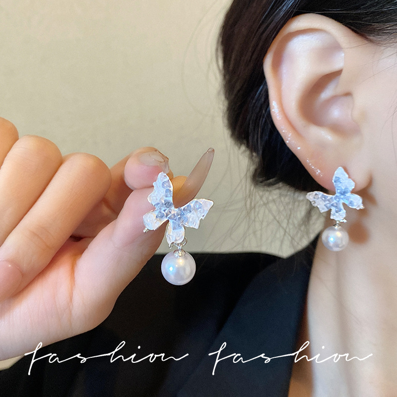 Butterfly tassel pearl earrings for women 2024 New bestsellers, super ethereal, light luxury, niche and high-end style earrings and earrings Application Scenario
