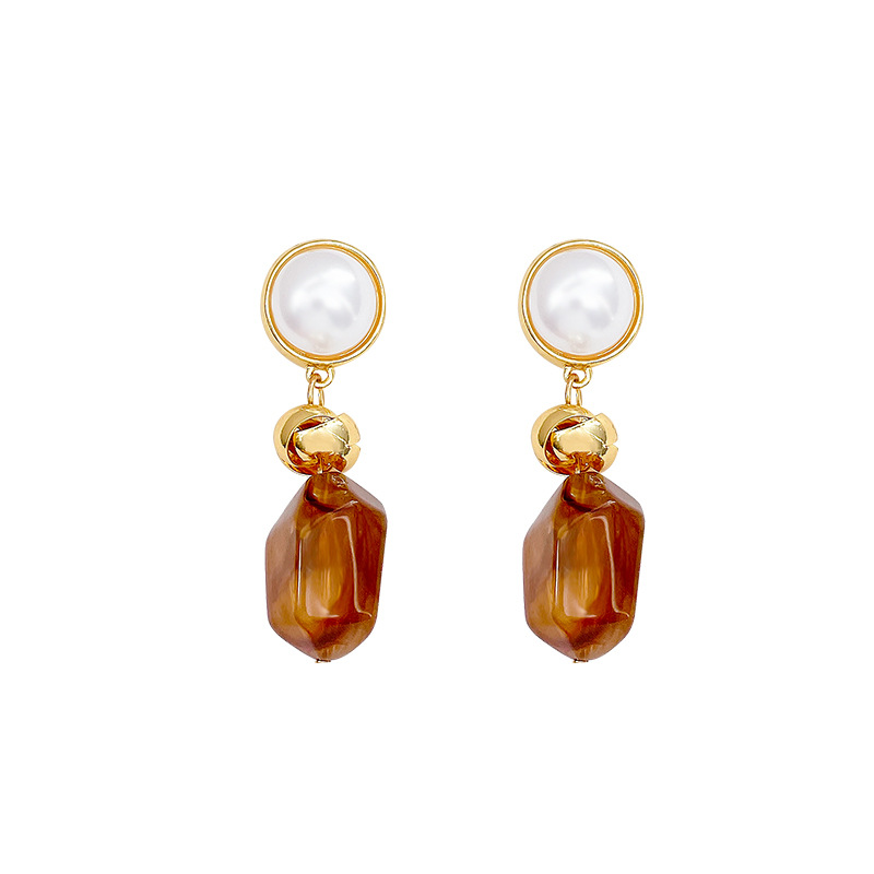 Maillard irregular amber pearl earrings, Hong Kong style style earrings, retro earrings, autumn and winter exaggerated earrings for women Item Picture