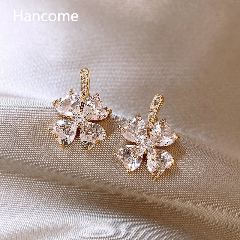 Exquisite and light luxury clover earrings, women's niche design stud earrings, 2022 new trendy and high-end earrings Specification drawing