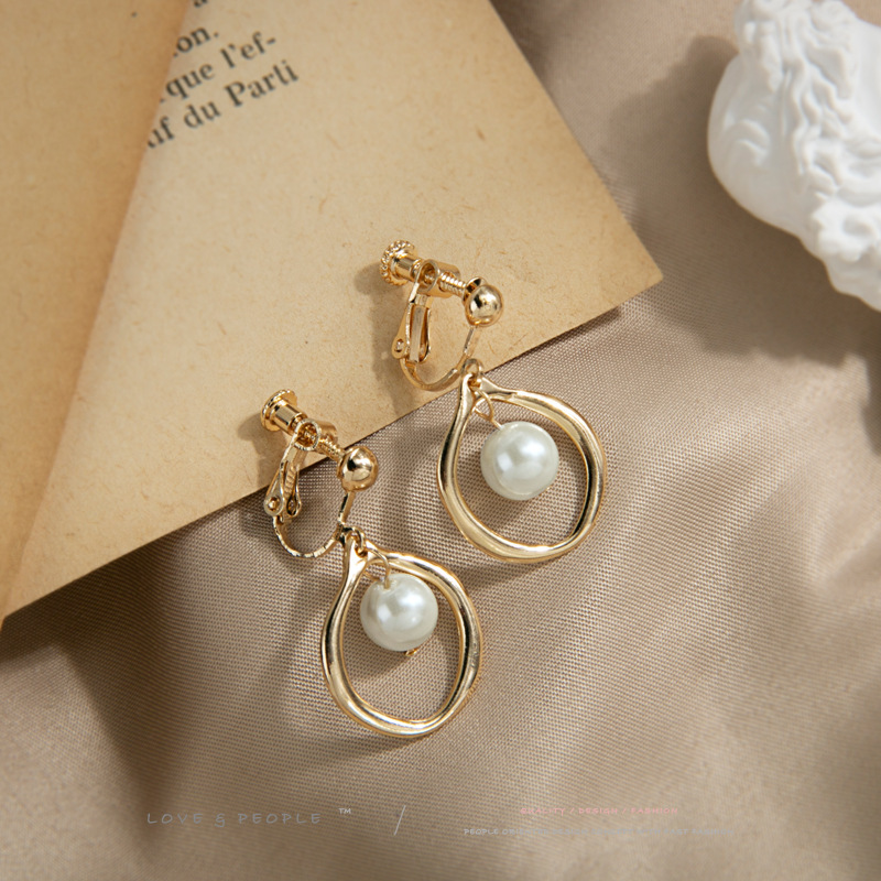 S925 silver needle retro style circle pearl no-ear piercing earrings, simple and versatile for commuting, metal screw ear clip feel Specification drawing