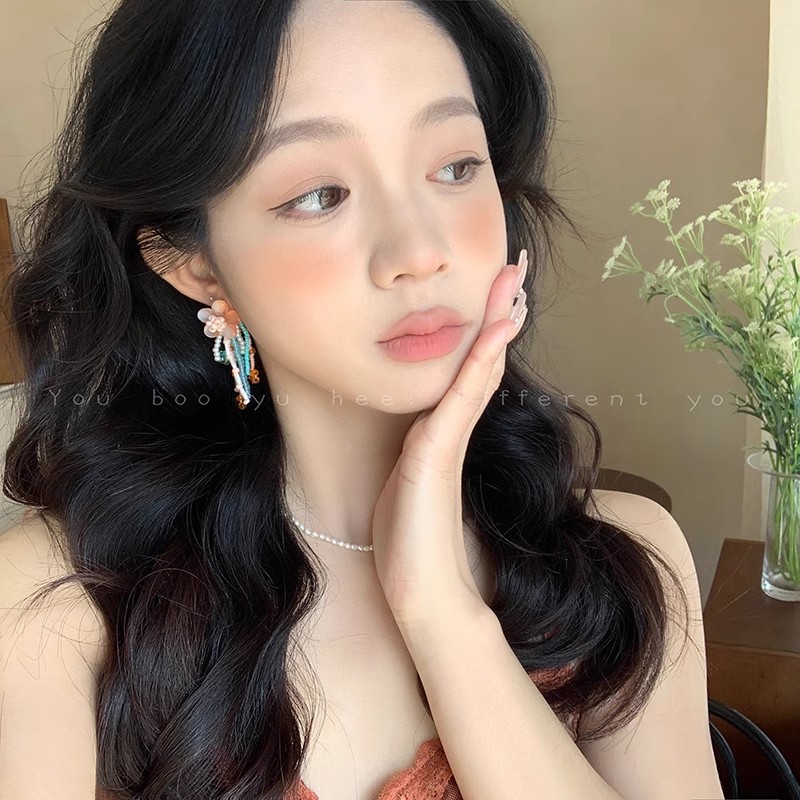 Early spring Bohemian vacation style flower pearl stud earrings for women, super fairy-like style earrings, suitable for round faces Application Scenario
