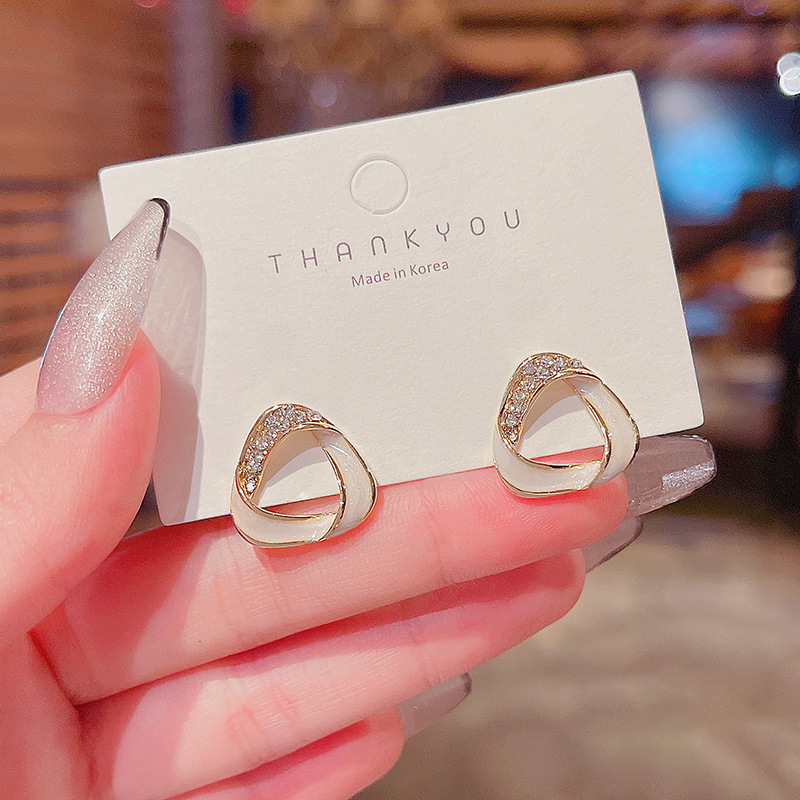 S925 Silver needle French design geometric earrings, women's diamond-encrusted super shiny stud earrings, the same style as the Internet celebrity full figure