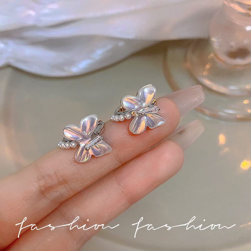 Korean style fashionable, light luxury and high-end zircon butterfly ear buckles, niche design, versatile and elegant, small earrings wholesale Specification drawing