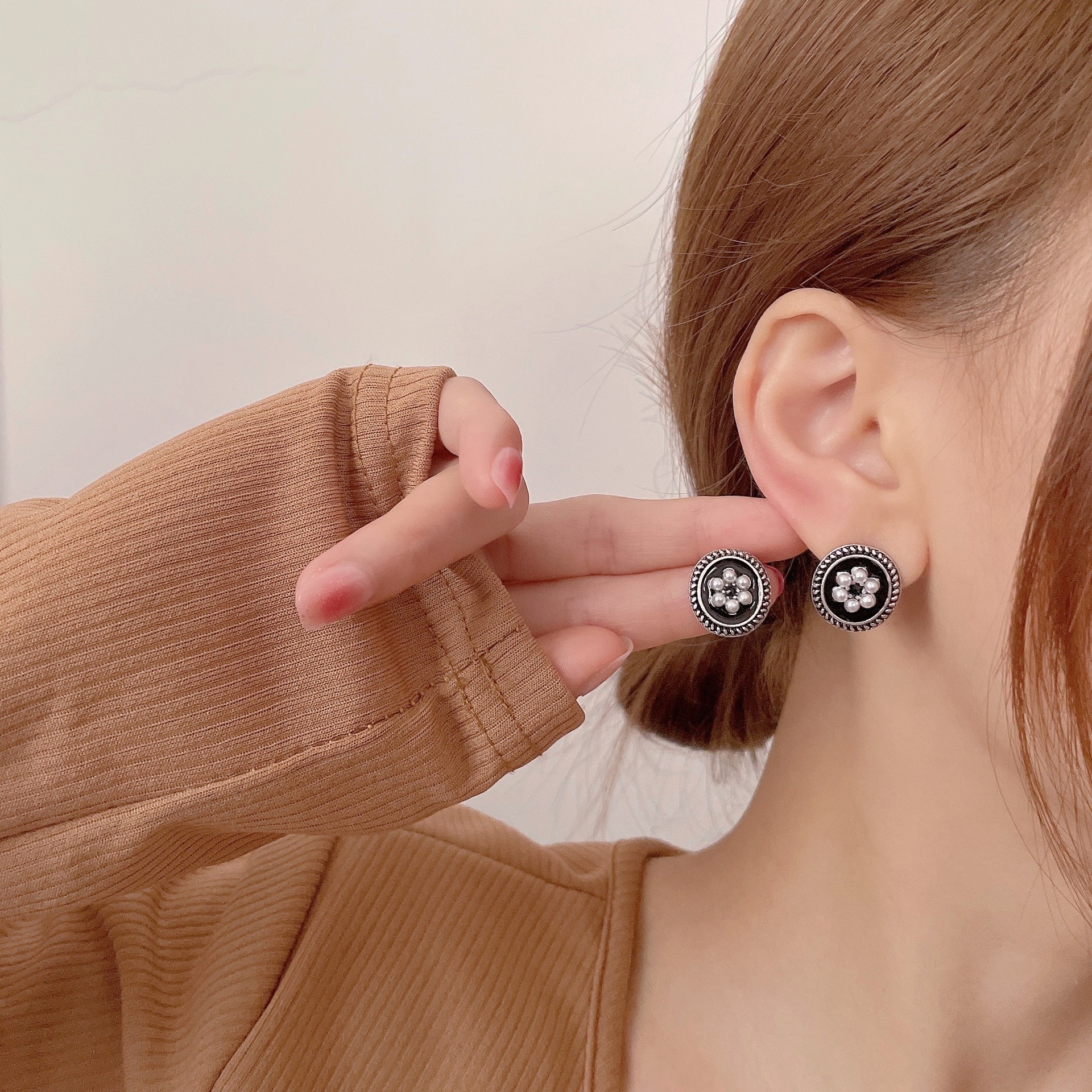 S925 Silver Needle Korean French retro Stud earrings for women, round pearl flower earrings, non-fading new trendy earrings details Picture