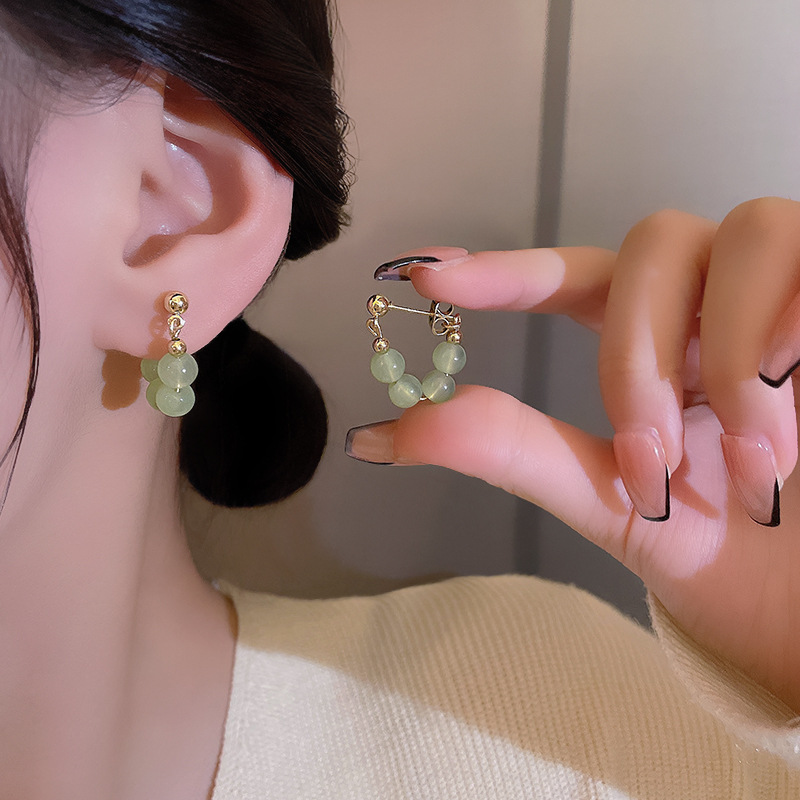 New Chinese-style retro crystal green beaded earrings, high-end feel, versatile Chinese style, elegant earrings, fashionable and individual stud earrings details Picture