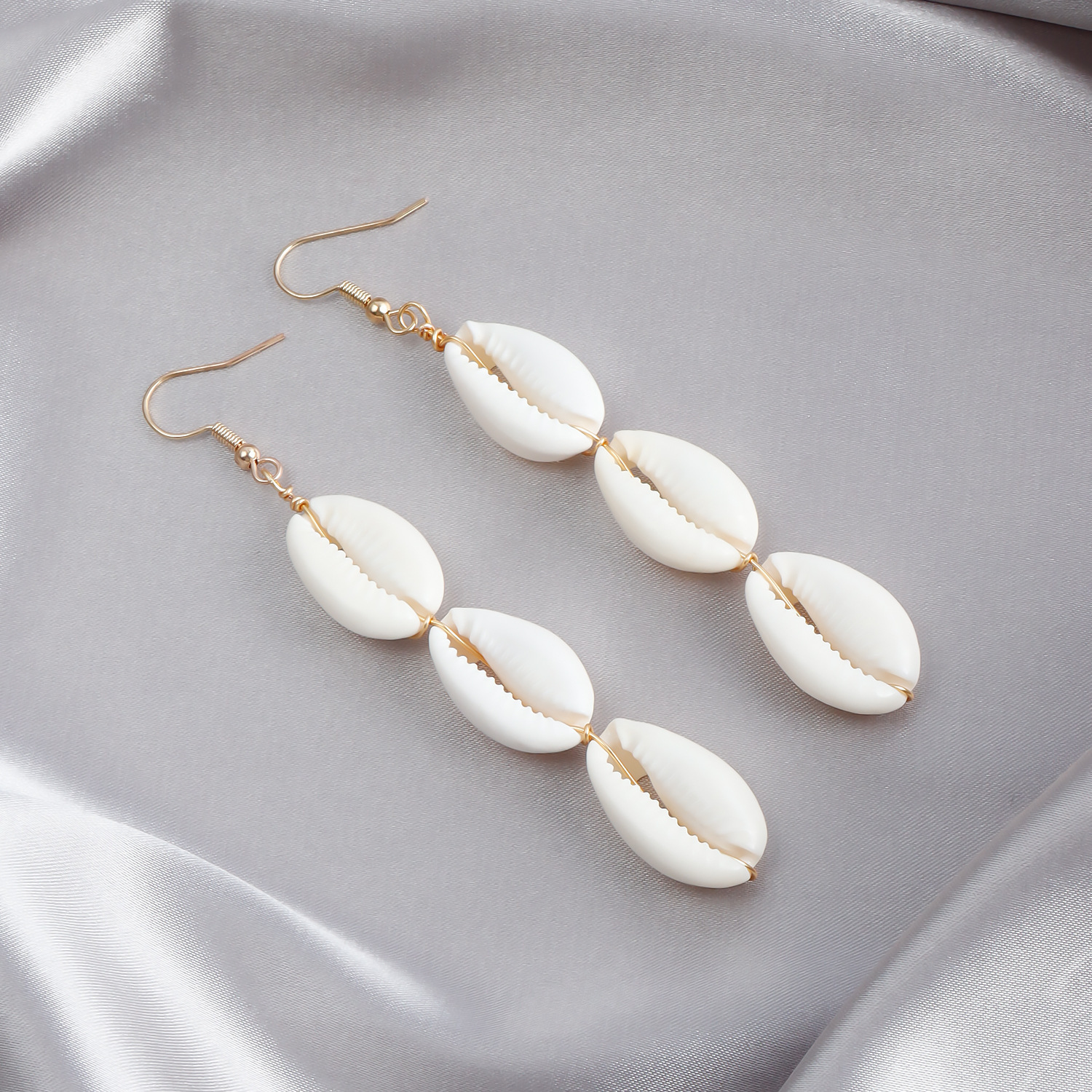 Summer beach vacation style European and American accessories, natural white shell earrings, high-end, simple and fashionable ear hangers and earrings Application Scenario