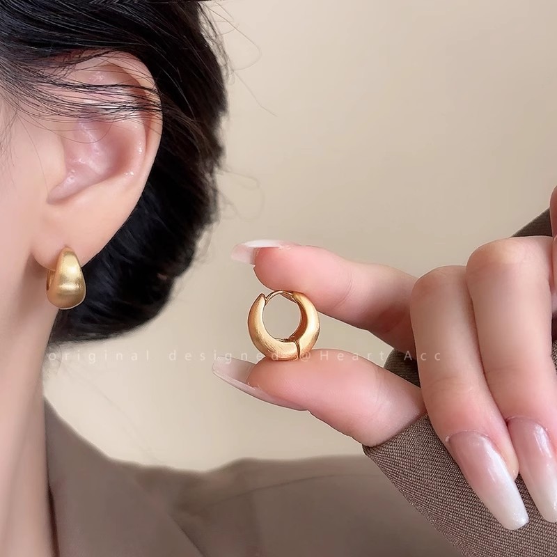 S925 Silver Needle matte brushed stud earrings, a niche design with a sense of high-end luxury and a touch of light elegance, are versatile earrings for 2025 Specification drawing