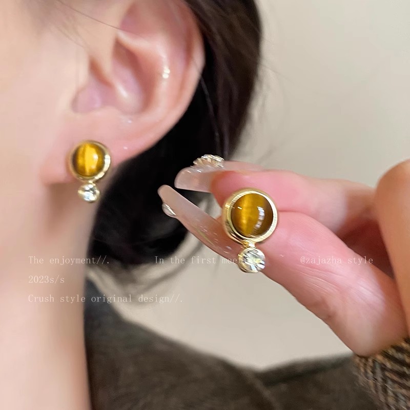Round tiger's eye stone Maillard stud earrings for women, a retro and elegant earpiece with a unique and high-end feel for autumn and winter Specification drawing