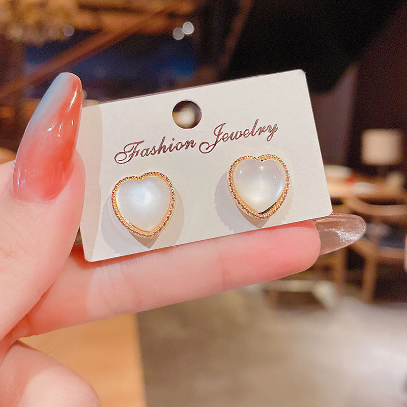 S925 Silver Needle Korean Version Super Fairy New cat's Eye Stone heart-shaped stud earrings, simple and elegant design sense, stud earrings and earrings Application Scenario