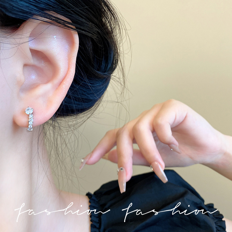 Stud earrings female niche senior design sense of zircon ear bone screw twist button earrings 2024 new hot style earrings Specification drawing