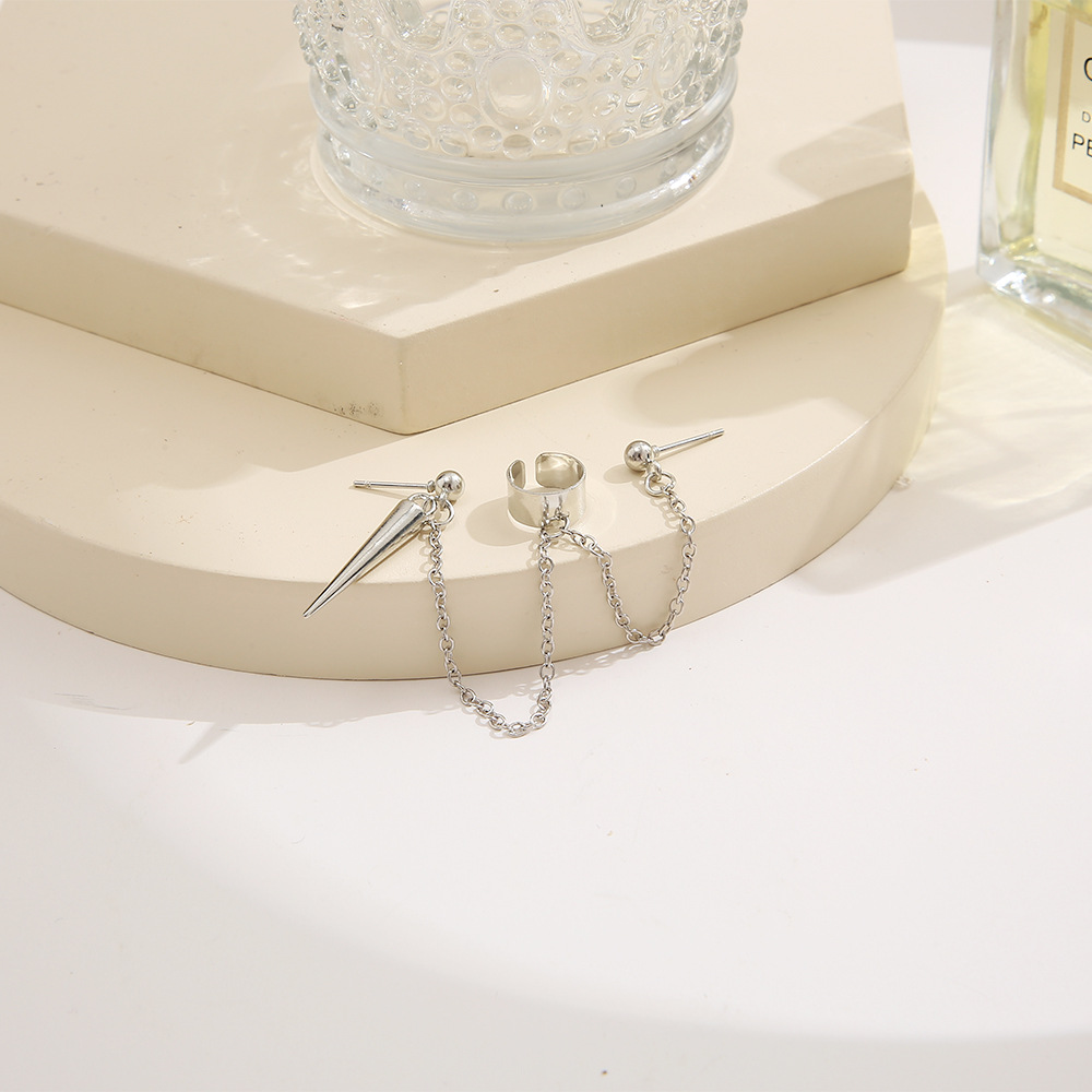 New cross-border earrings from Europe and America, unique punk chain ear clips, single long tassel, pointed cone, no ear holes, ear clips Specification drawing