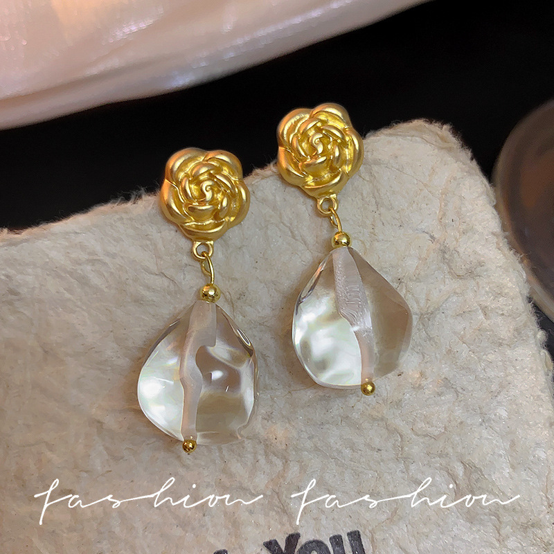 New high-end rose earrings from South Korea, fashionable, niche and versatile resin teardrop long earrings, commuting earrings Specification drawing