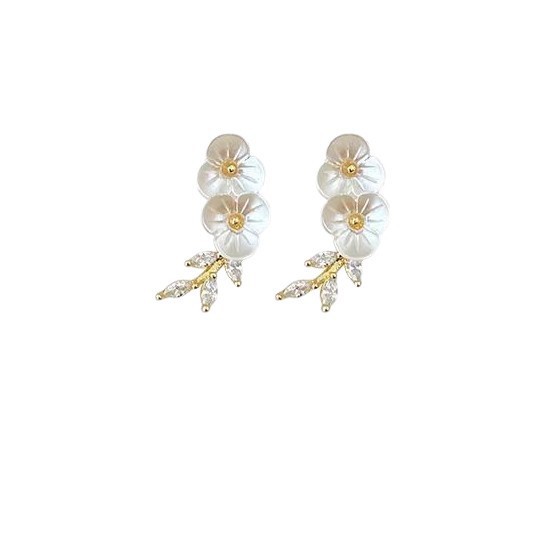 New Chinese-style plum blossom branch leaf stud earrings for women, light luxury, fashionable and niche design sense earrings, high-end and elegant, versatile earrings Item Picture