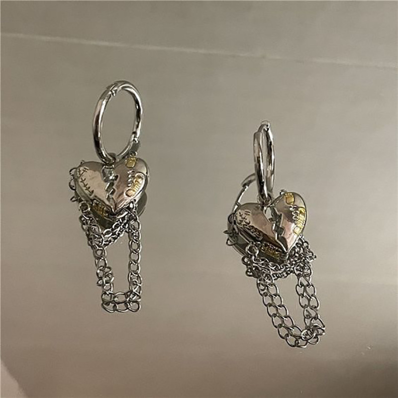 Cross-border creative retro design sense female split chain heart-shaped earrings, sweet and cool girl tassel stud earrings, metal ear buckles full figure