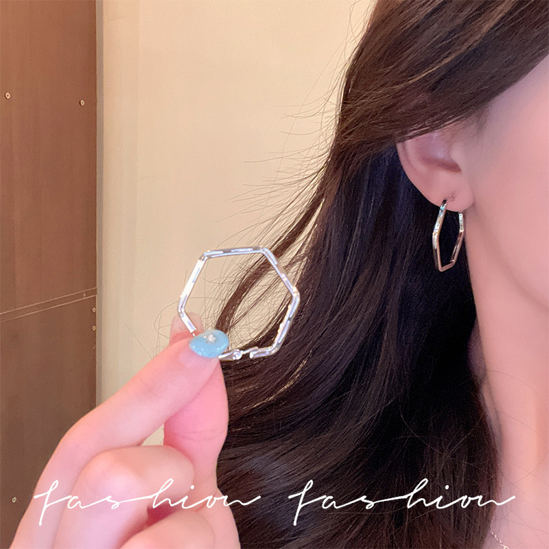 Irregular-shaped circle earrings, large geometric circle earrings, fashionable and elegant earrings for women, 925 silver needle details Picture