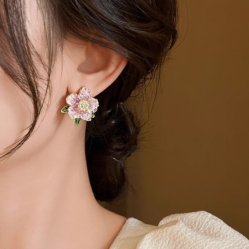 New purple camellia pearl stud earrings for spring and summer, unique earrings for women in 2025, with a light luxury and high-end feel Application Scenario
