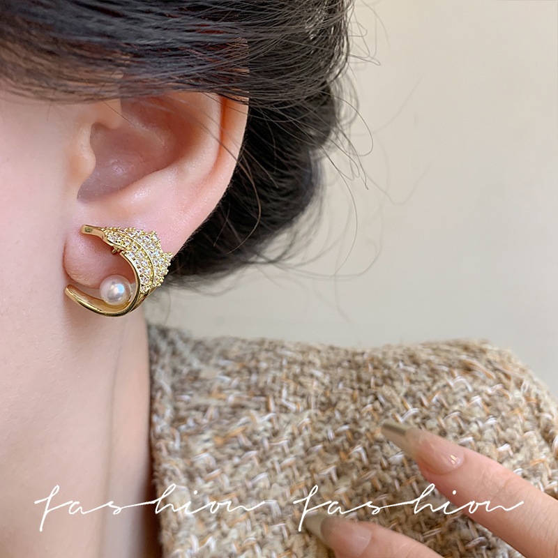 French-style exquisite leaf earrings, slightly inlaid unique pearl earrings, niche high-end and elegant stud earrings, silver needle wholesale details Picture