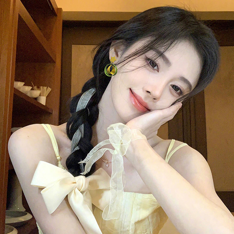 Asymmetrical five-pointed star circle earrings, a unique new type of earrings for women in 2025, a Korean-style trendy color-blocking earrings details Picture