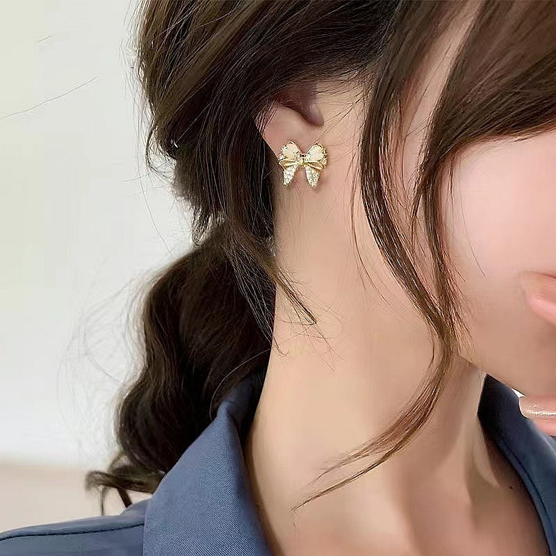S925 Silver needle Full diamond bow stud earrings, Korean design sense cat's eye stone earrings, elegant and light luxury earrings Specification drawing