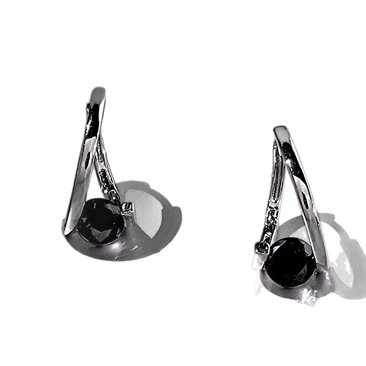 Sweet and cool black zircon earrings with a spicy girl style, a new trendy and individual stud earrings in 2025, a niche design for women Item Picture