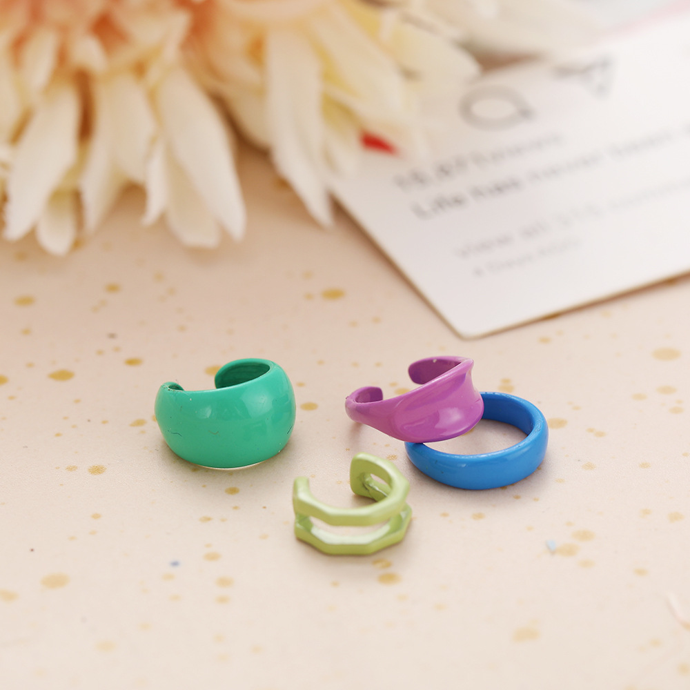 The design sense ear bone clips are simple and stylish, with an ins girlish vibe. They are layered with colorful lacquered ear clips without ear holes, and are forest-style earrings details Picture