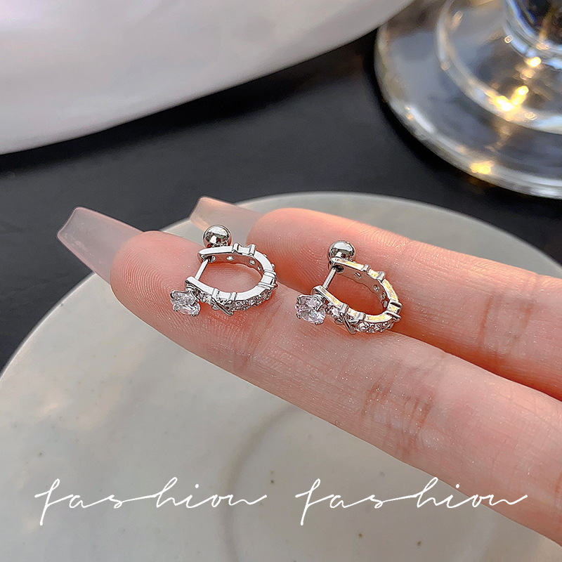 Stud earrings female niche senior design sense of zircon ear bone screw twist button earrings 2024 new hot style earrings Application Scenario