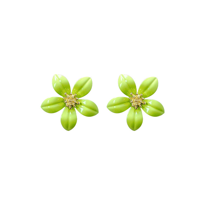 The new spring and summer style of fresh and delicate flower earrings exude an ethereal and sweet charm. Dopamine ear studs are light luxury and niche earrings Item Picture