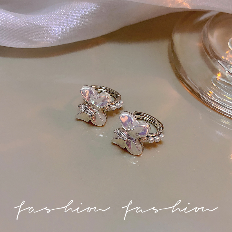 Korean style fashionable, light luxury and high-end zircon butterfly ear buckles, niche design, versatile and elegant, small earrings wholesale full figure